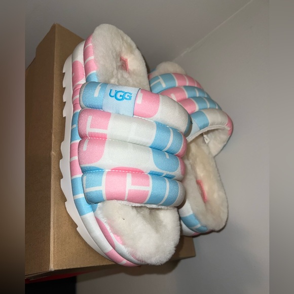 UGG Slippers Womens Size 9 - Picture 1 of 2